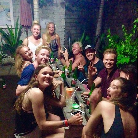 Good For Ya Knee Hostel & Bungalows (Adults Only) Gili Trawangan Exterior photo