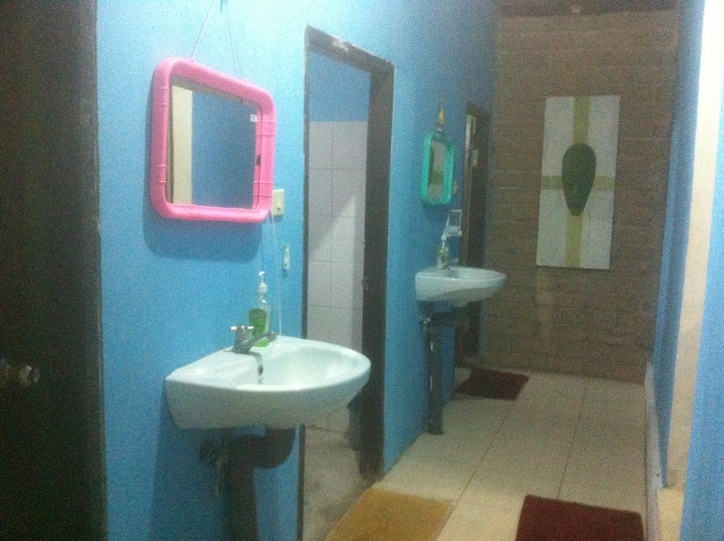 Good For Ya Knee Hostel & Bungalows (Adults Only) Gili Trawangan Exterior photo