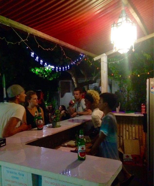 Good For Ya Knee Hostel & Bungalows (Adults Only) Gili Trawangan Exterior photo