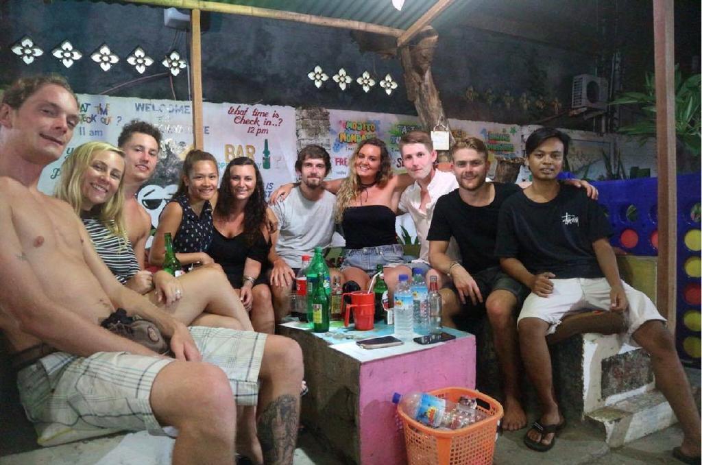 Good For Ya Knee Hostel & Bungalows (Adults Only) Gili Trawangan Exterior photo
