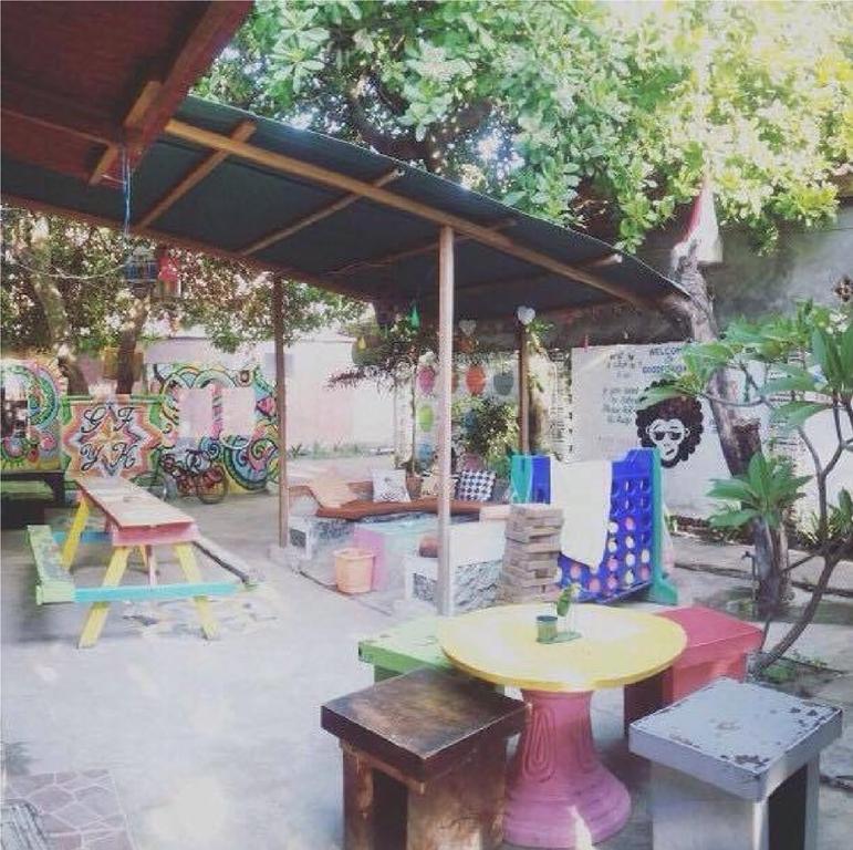 Good For Ya Knee Hostel & Bungalows (Adults Only) Gili Trawangan Exterior photo