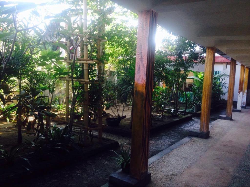 Good For Ya Knee Hostel & Bungalows (Adults Only) Gili Trawangan Exterior photo